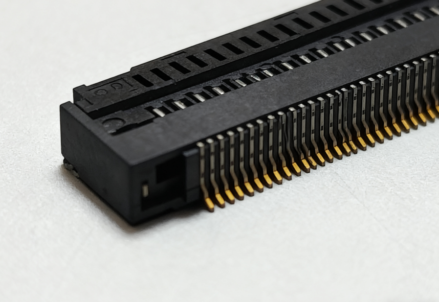 FPC0.4间距120P卧贴单接触前翻盖带卡扣 H=2.0mm(0420)