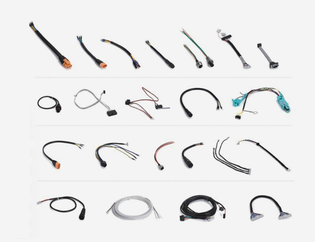 Electronic wiring harness and data cable